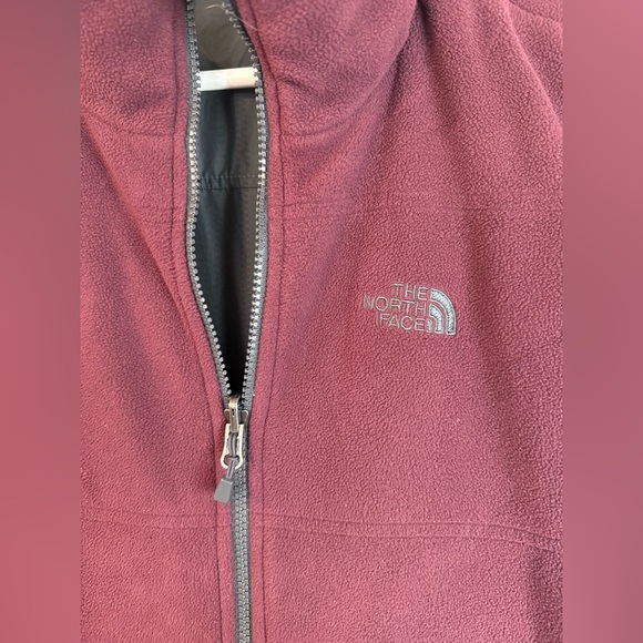 North Face Men’s Reversible Maroon & Black Zip Up Vest - Size Medium - Picture 3 of 13